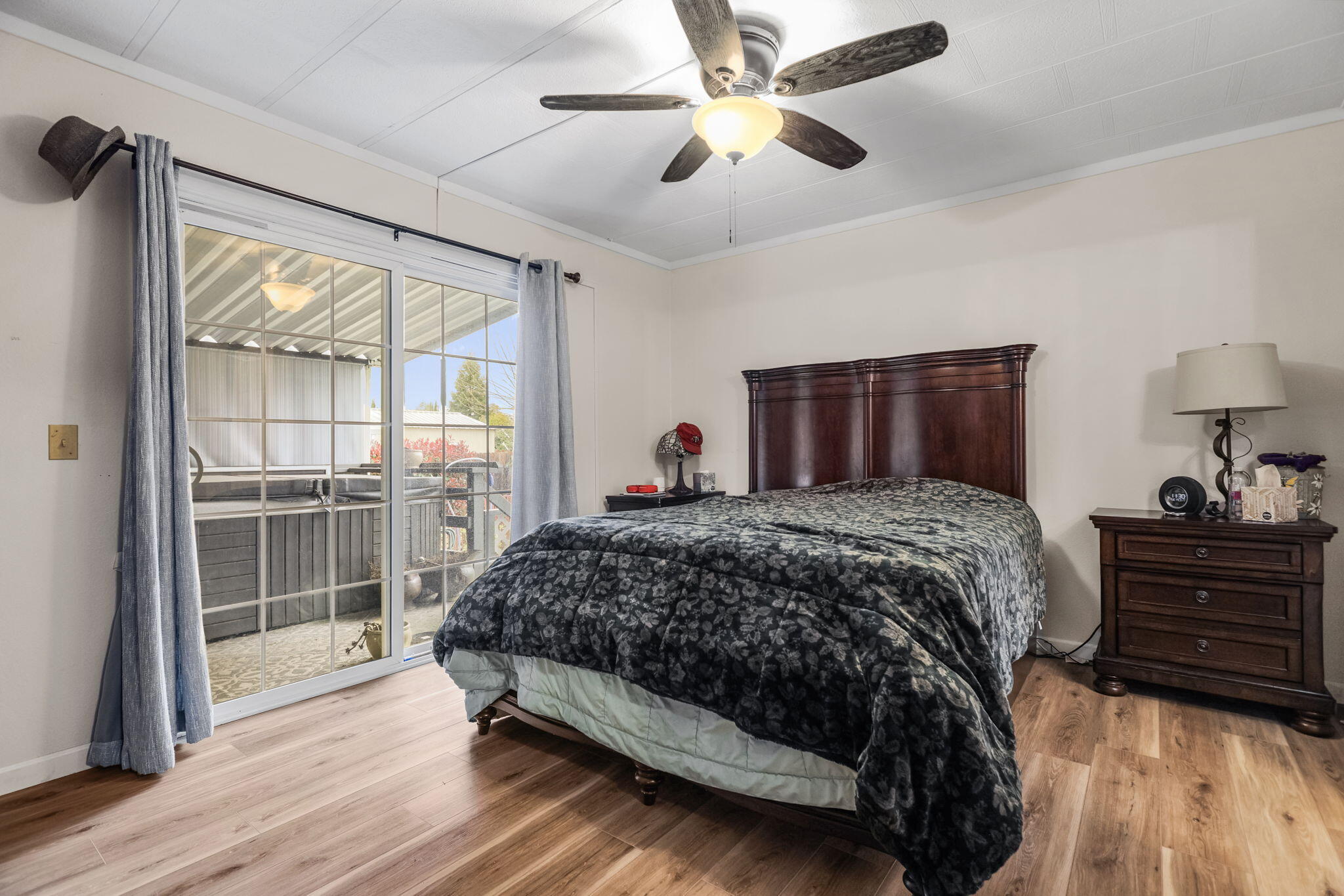 1077 Eagle Nest Road Redding, CA 96003 - Photo 15 of 35 Bedroom 1