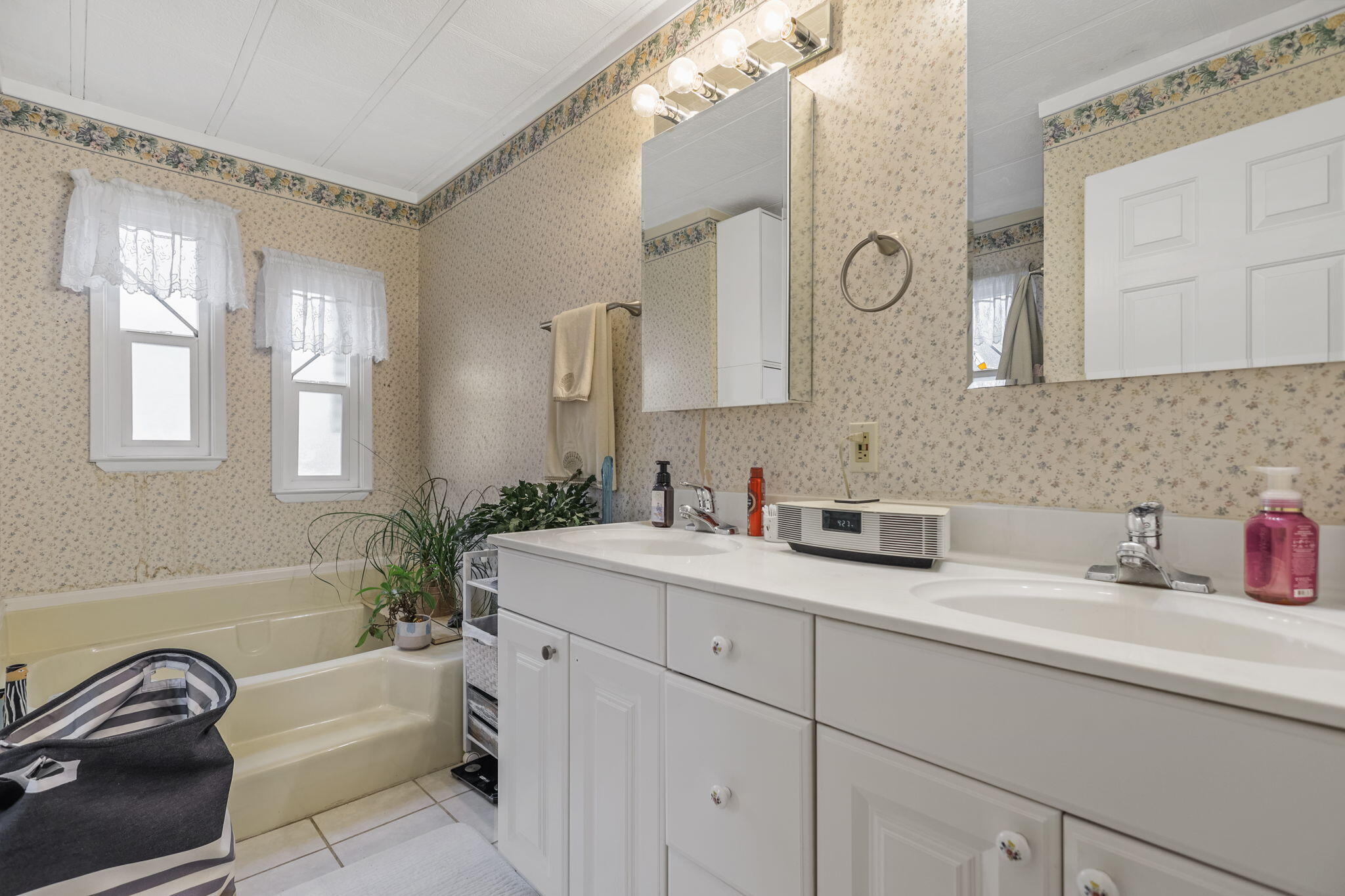 1077 Eagle Nest Road Redding, CA 96003 - Photo 17 of 35 Bathroom 1