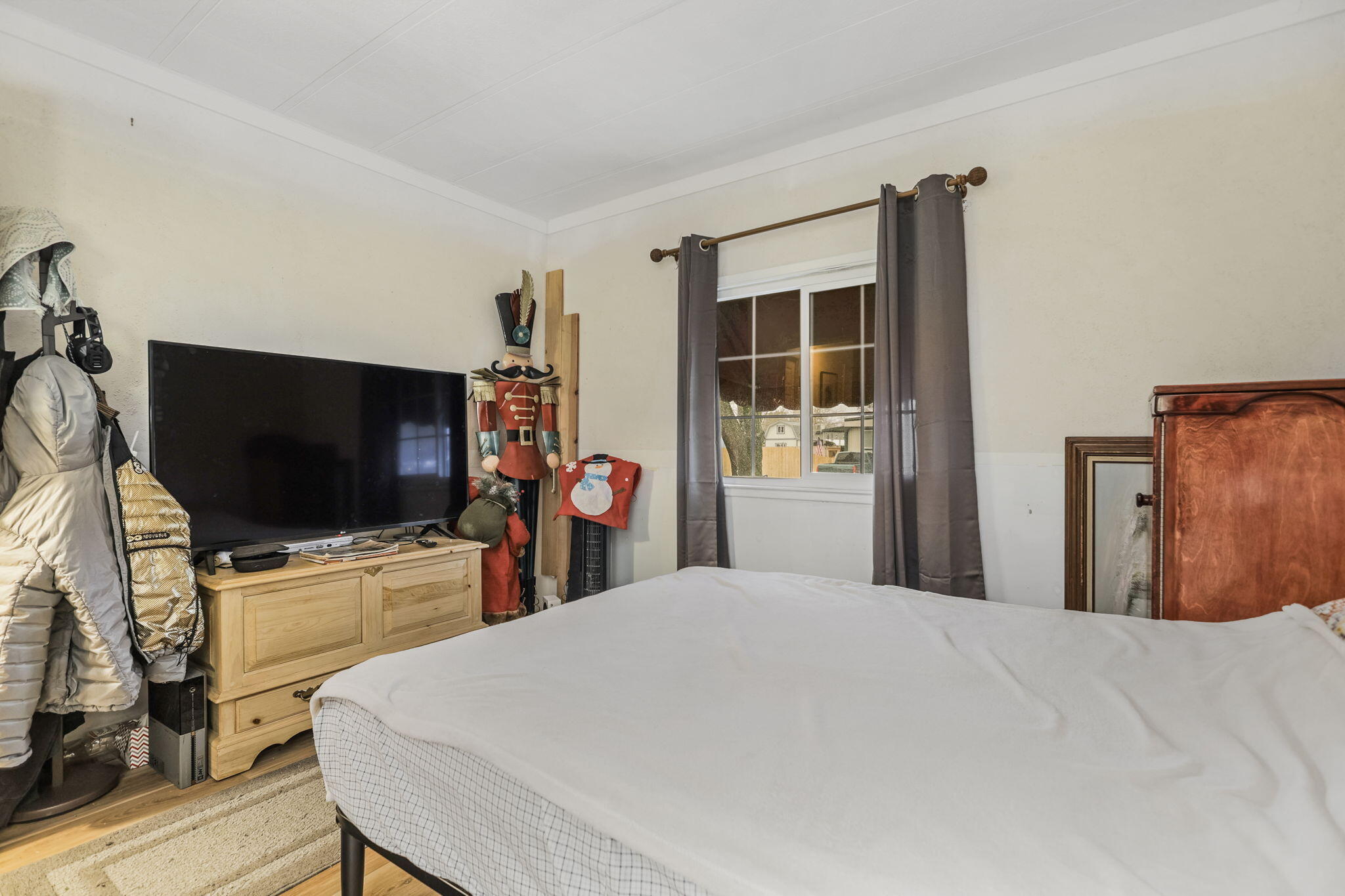 1077 Eagle Nest Road Redding, CA 96003 - Photo 19 of 35 Bedroom 2