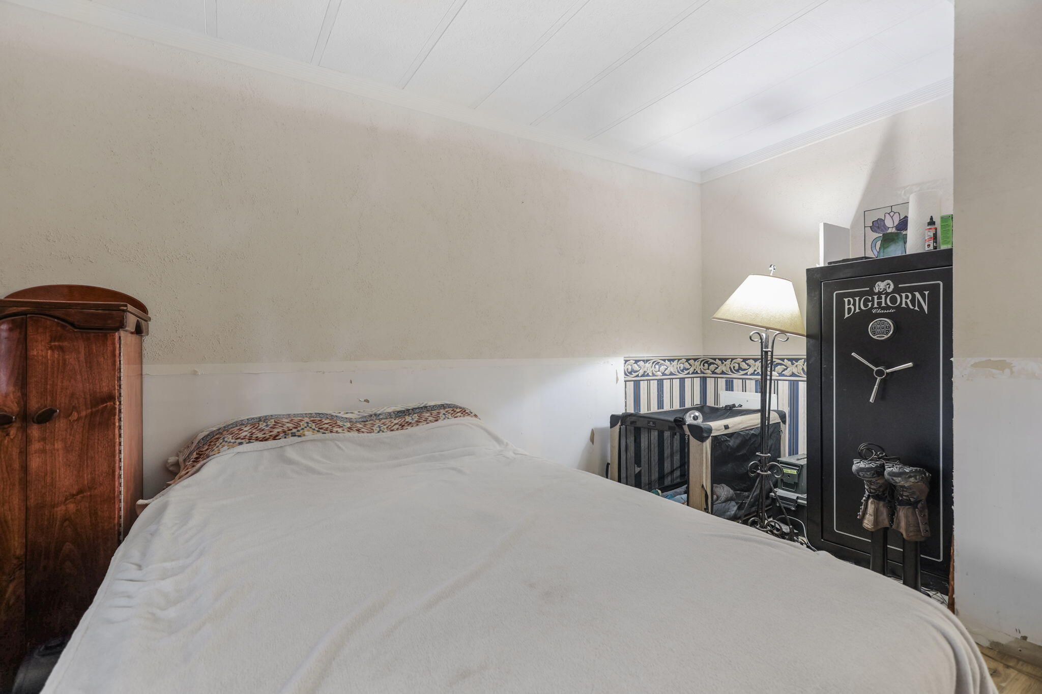 1077 Eagle Nest Road Redding, CA 96003 - Photo 20 of 35 Bedroom 2