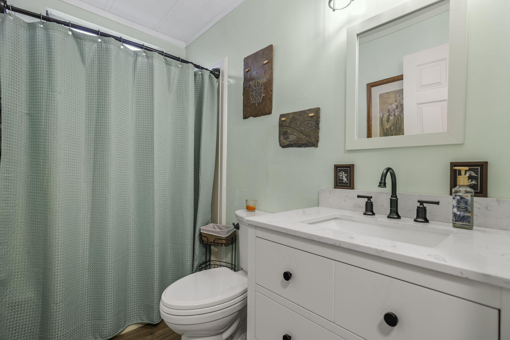 1077 Eagle Nest Road Redding, CA 96003 - Photo 21 of 35 Bathroom 2