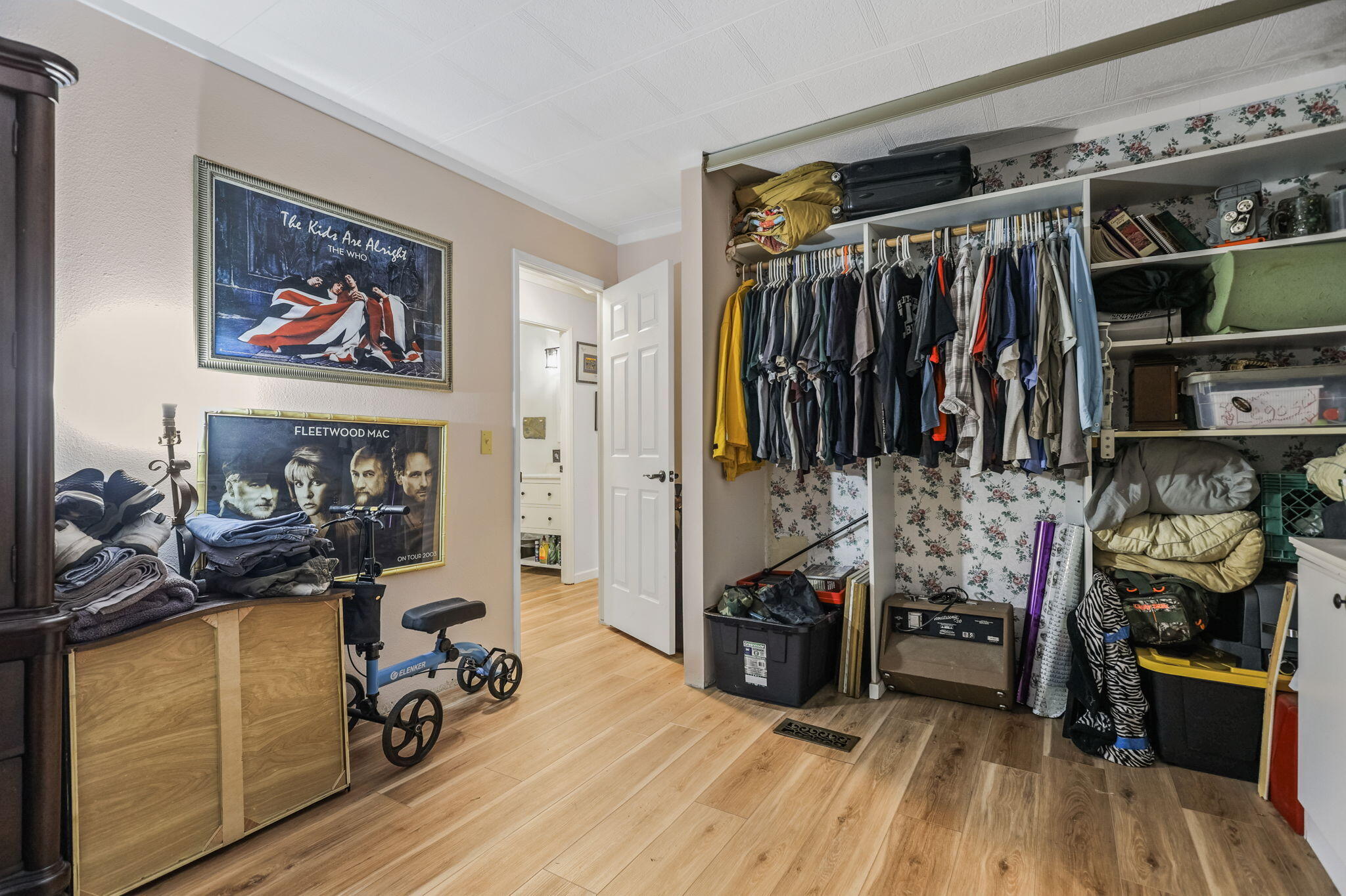 1077 Eagle Nest Road Redding, CA 96003 - Photo 22 of 35 Bedroom 3