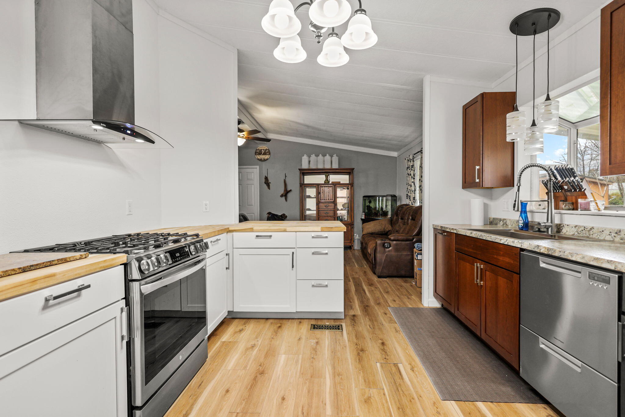 1077 Eagle Nest Road Redding, CA 96003 - Photo 9 of 35 36-web-or-mls-8Q0A3464