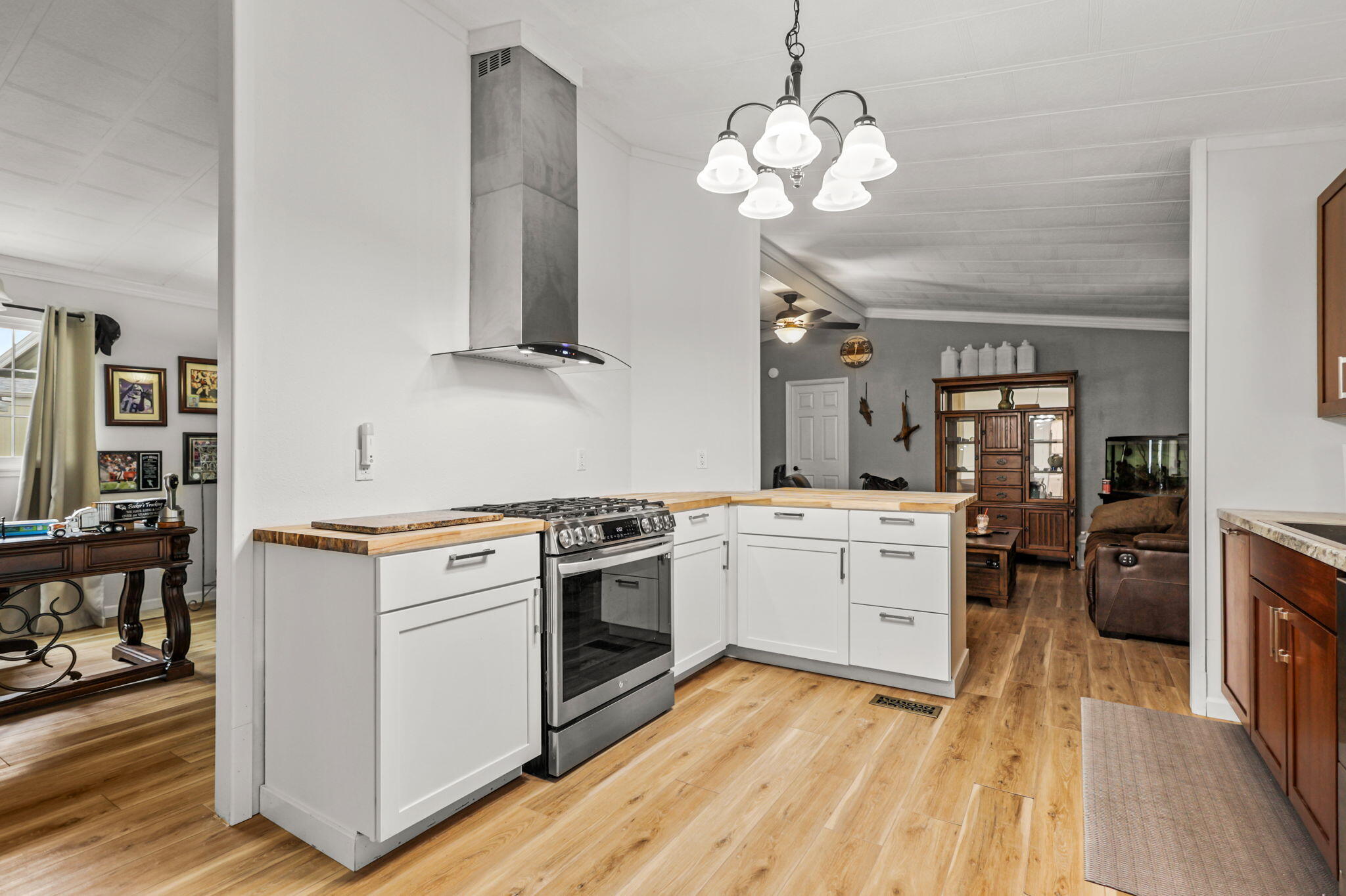 1077 Eagle Nest Road Redding, CA 96003 - Photo 10 of 35 32-web-or-mls-8Q0A3429