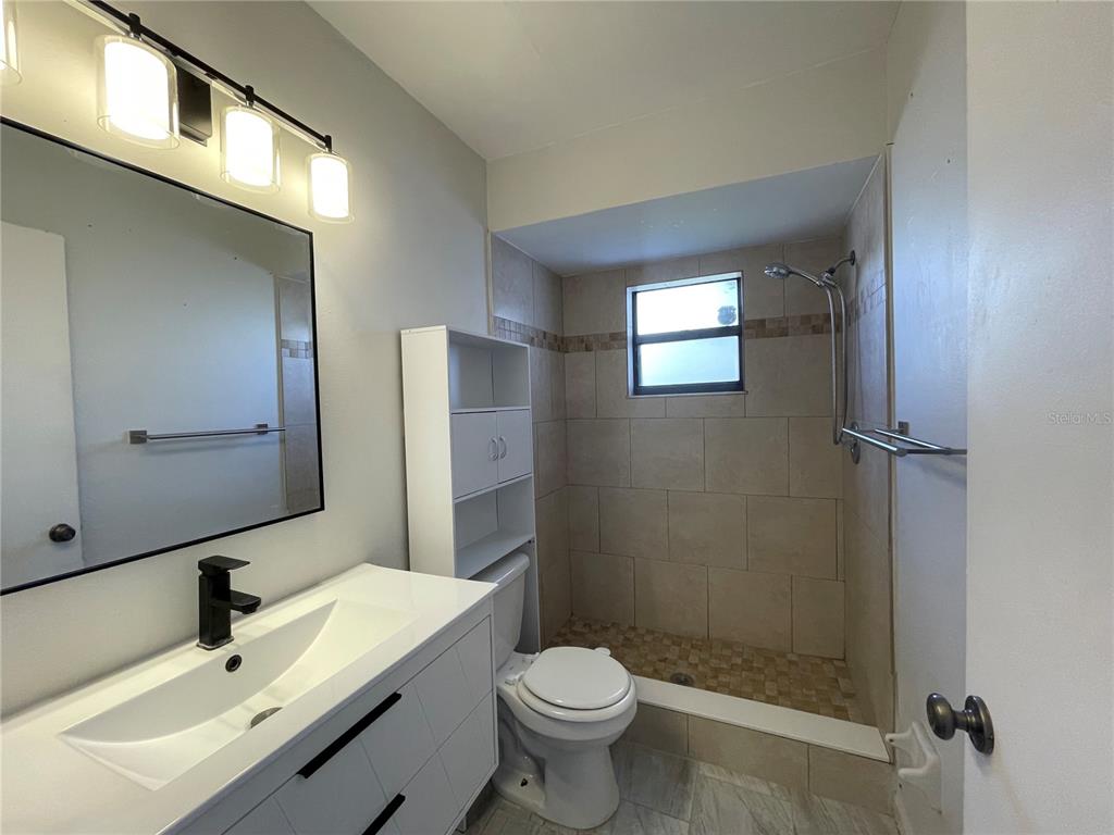 7199 121st Terrace Largo, FL 33773 - Photo 11 of 16 a bathroom with a sink toilet and shower