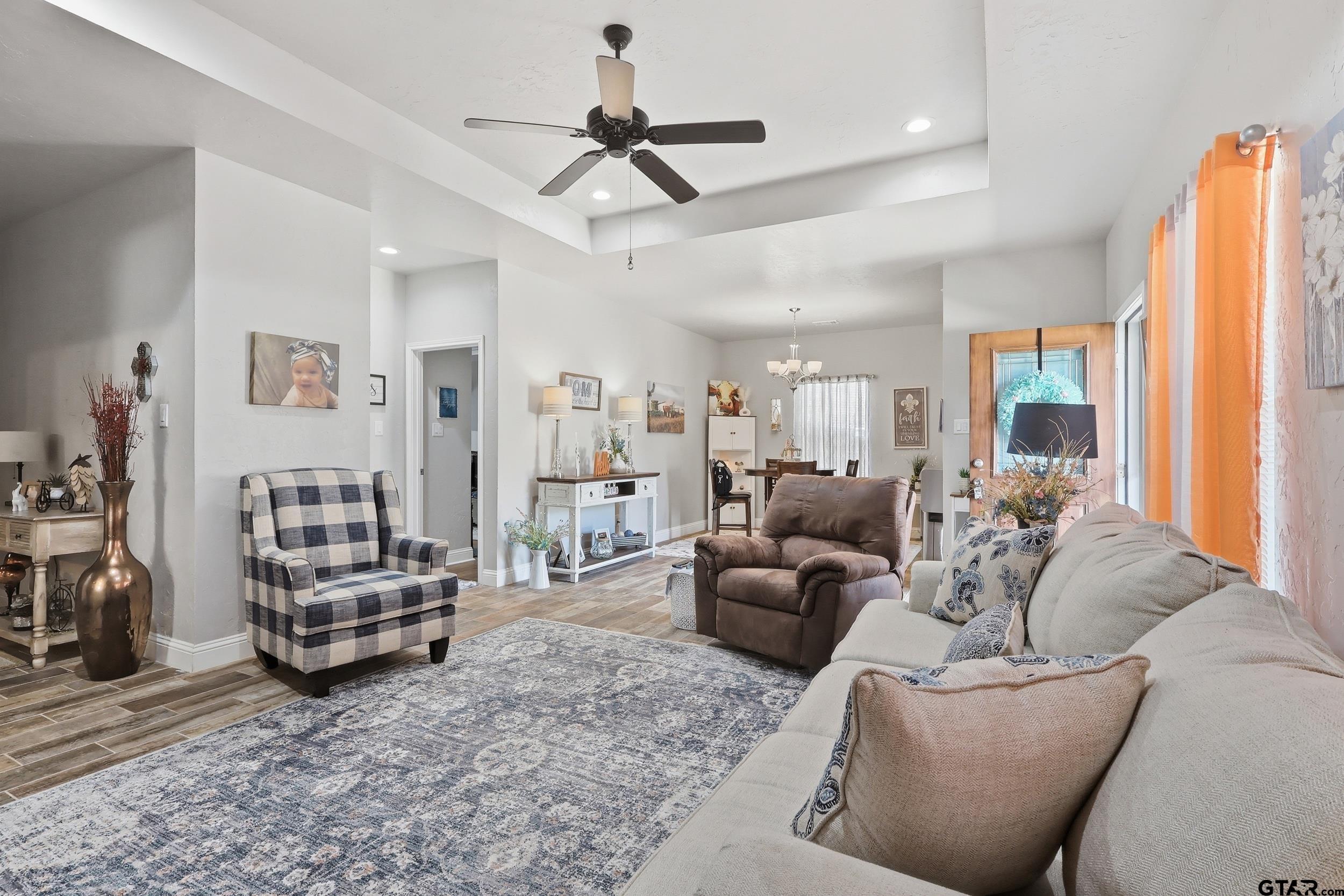 168 Tupelo Street Pittsburg, TX 75686 - Photo 15 of 28 a living room with furniture