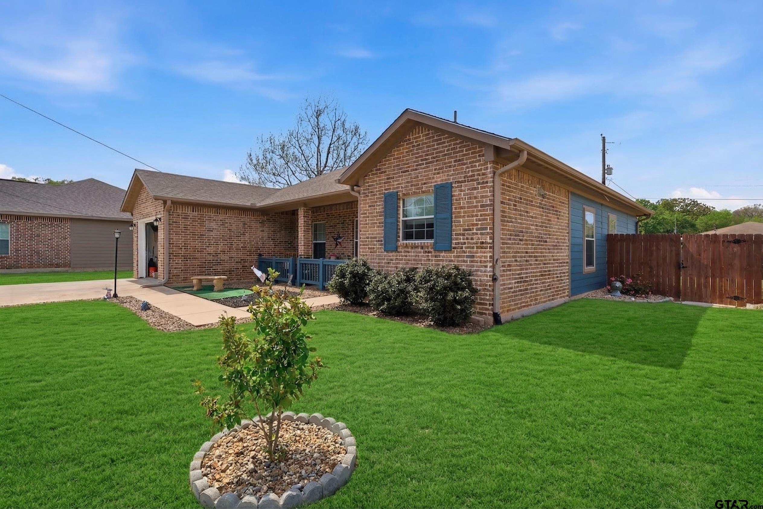 168 Tupelo Street Pittsburg, TX 75686 - Photo 3 of 28