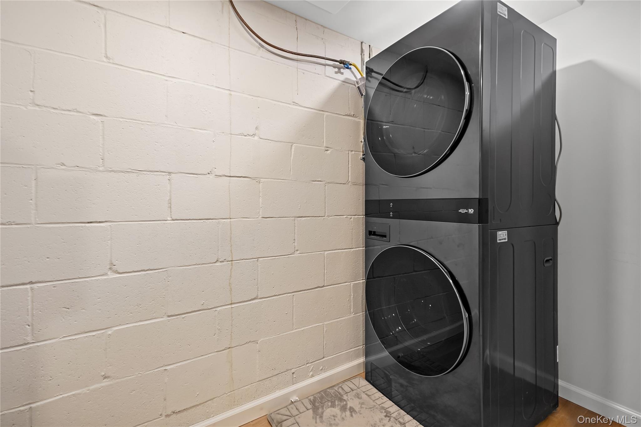 37 Ridgeland Road South Salem, NY 10590 - Photo 16 of 22 Laundry room