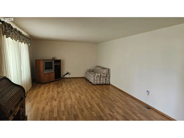 a black and white photo of a living room