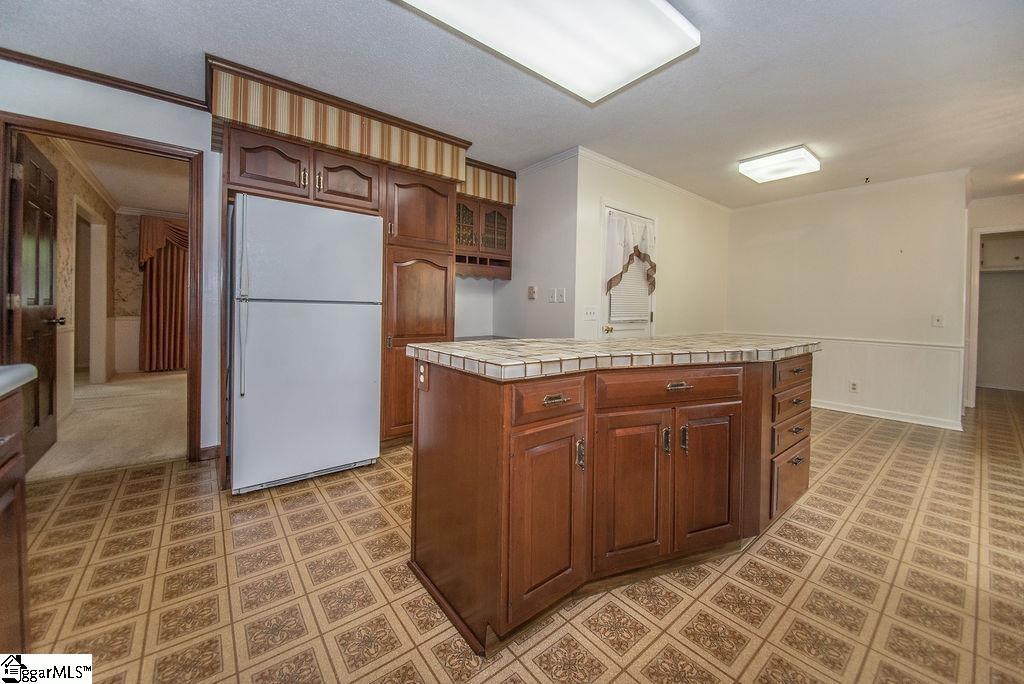 100 Dove Tree Road Greenville, SC 29615 - Photo 7 of 36