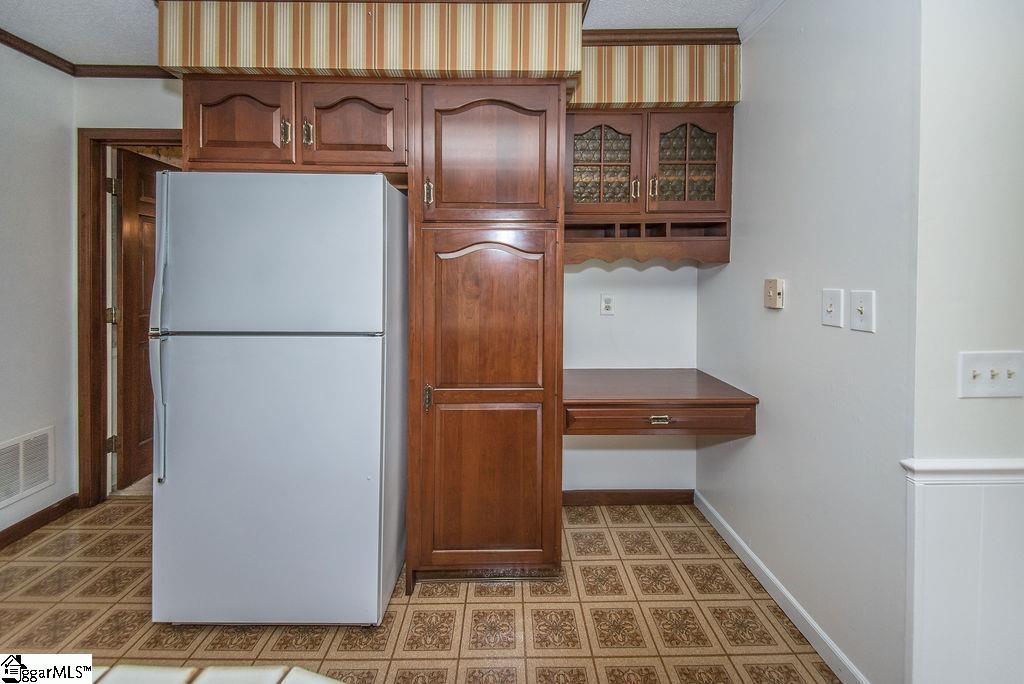 100 Dove Tree Road Greenville, SC 29615 - Photo 8 of 36