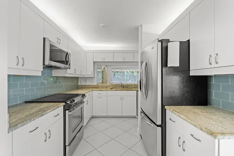 $749,999 | 4825 Northwest 98th Place, Doral, FL 33178