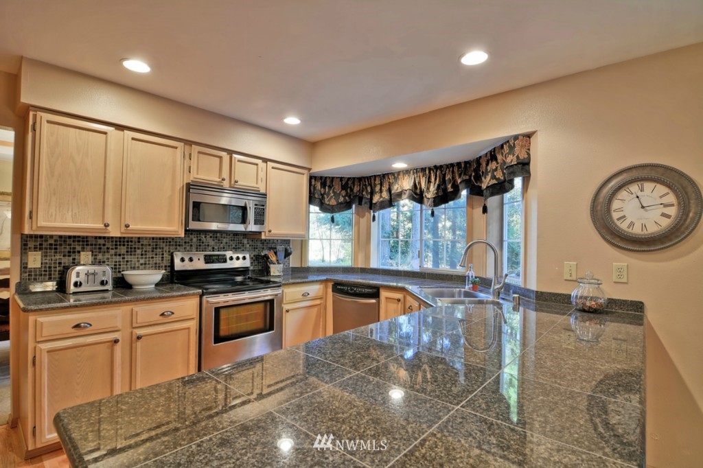4021 204th Street Southeast Bothell, WA 98012 - Photo 7 of 25
