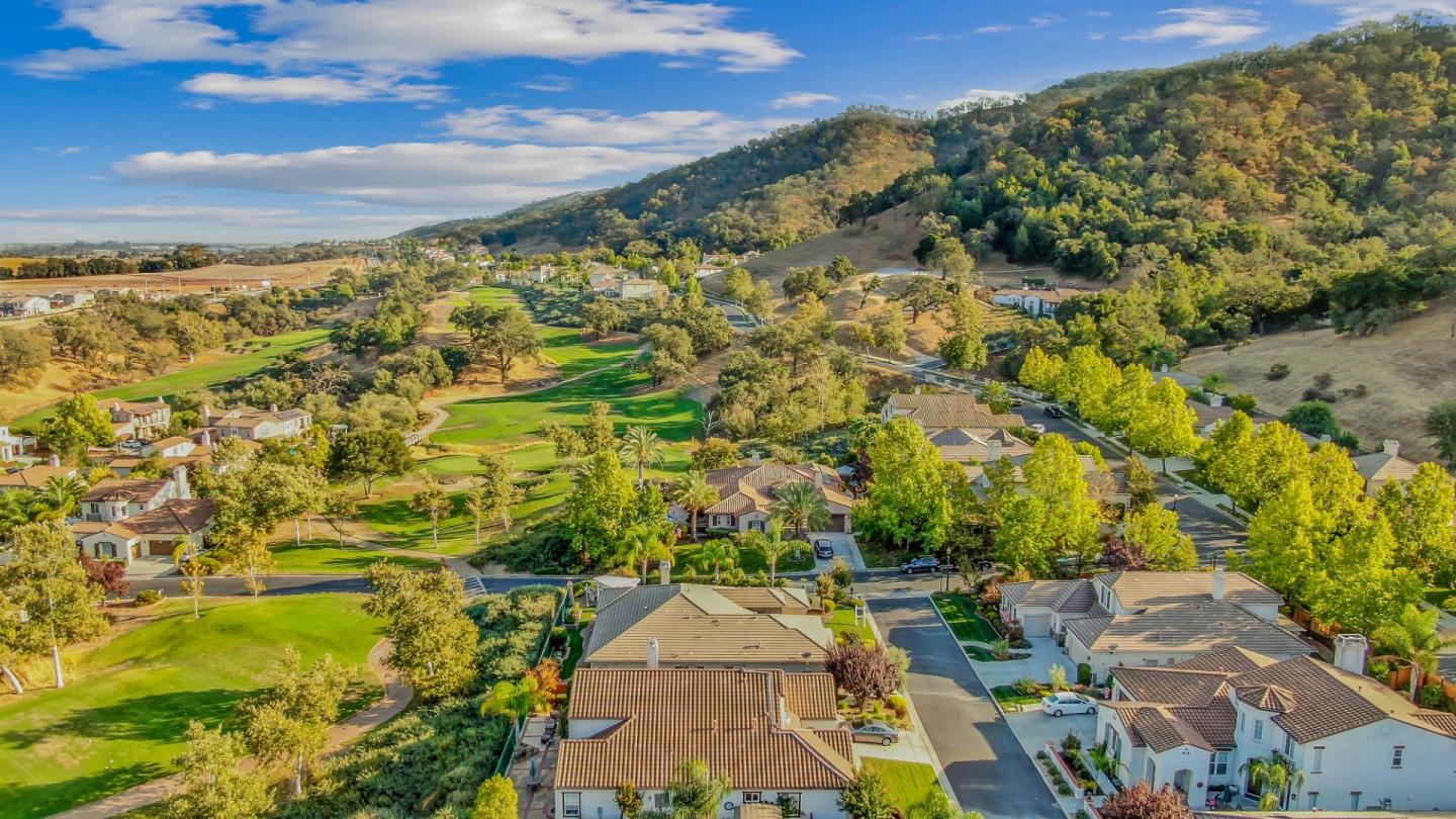 1975 Killarney Court Gilroy, CA 95020 - Photo 2 of 64 a view of a city