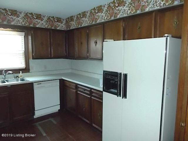 1050 Bloomfield Road Bardstown, KY 40004 - Photo 7 of 27 Kitchen...seller leaving refrigerator, dishwasher, and double oven and cooktop stove