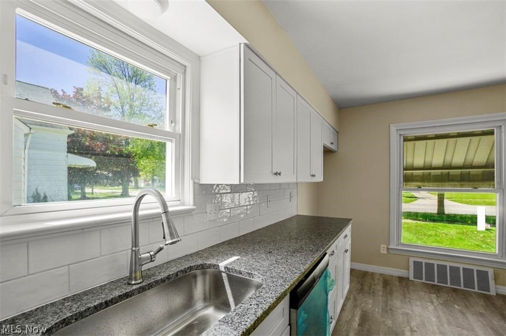 1561 Lander Road Cleveland, OH 44124 - Photo 6 of 33