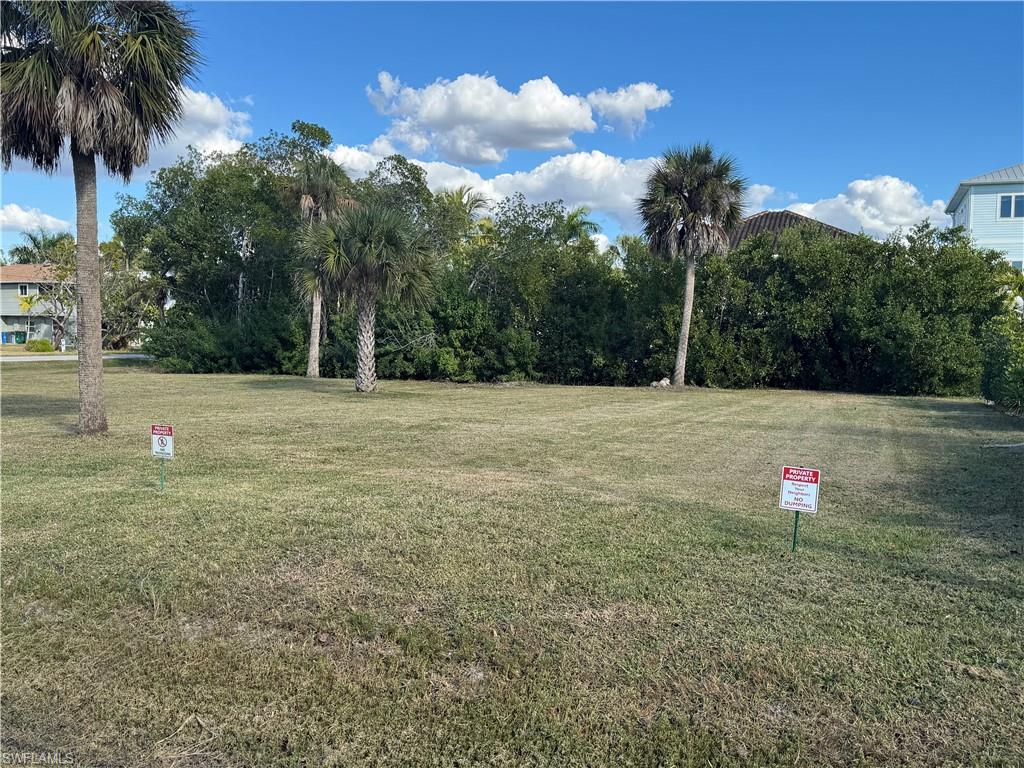 1292 Venetian Way Naples, FL 34110 - Photo 3 of 35 a view of basketball court