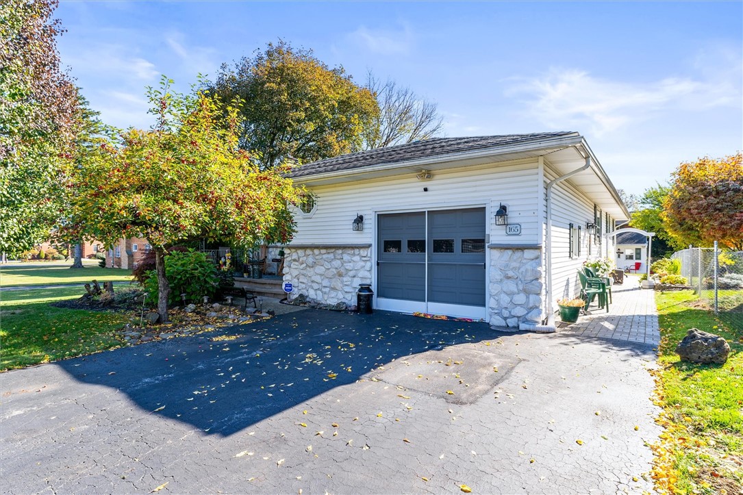 165 Heberton Road Irondequoit, NY 14622 - Photo 3 of 46