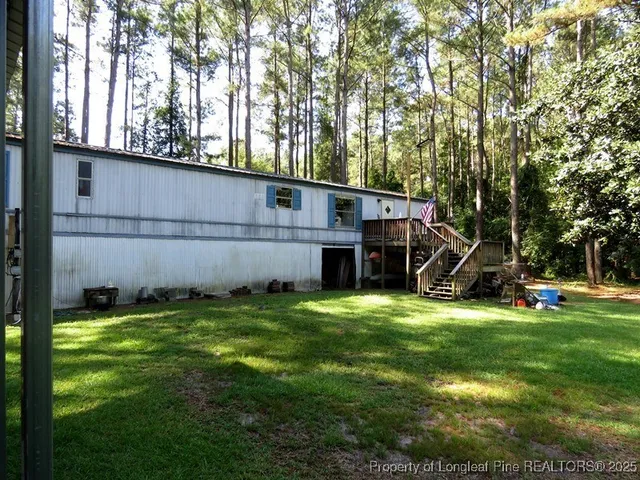 a view of a house with a backyard