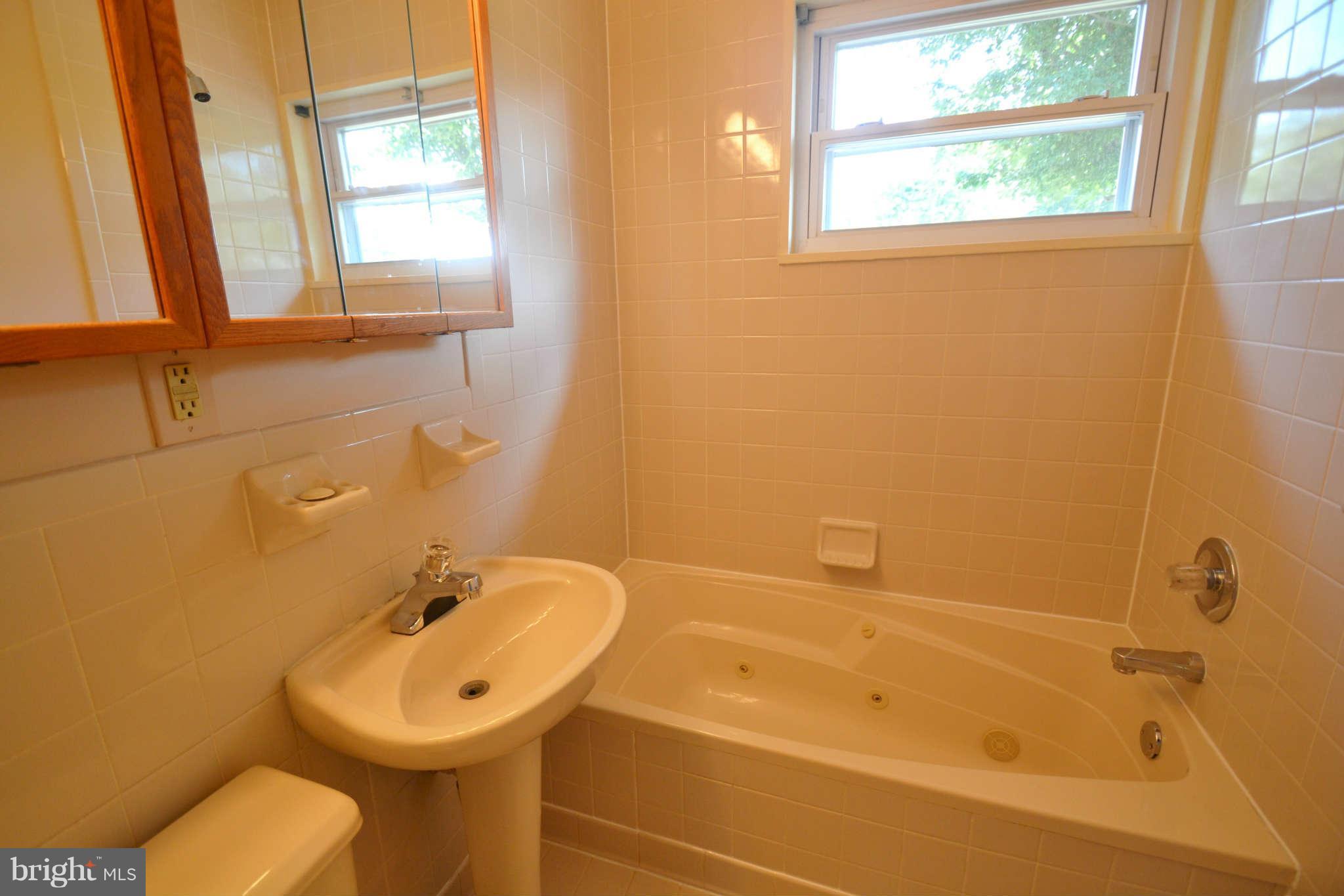 3906 Ronson Drive Alexandria, VA 22310 - Photo 11 of 23 Bath