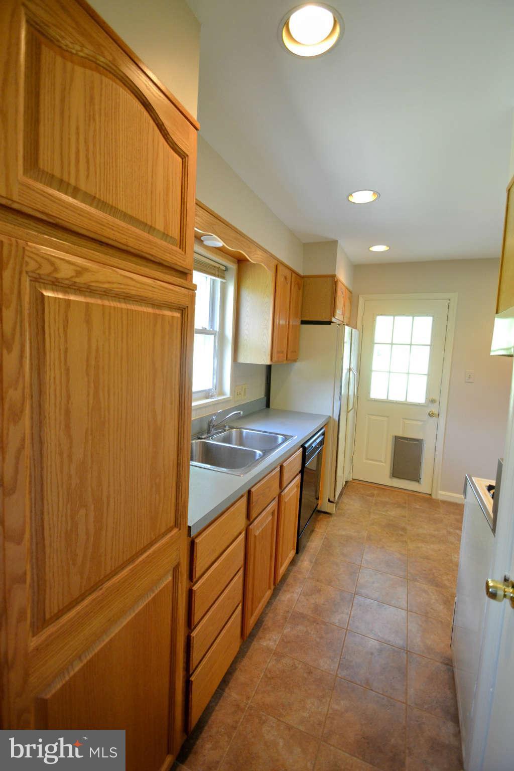 3906 Ronson Drive Alexandria, VA 22310 - Photo 7 of 23 Kitchen