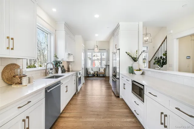 $949,900 | 2040 Crompond Road, Unit 12, Yorktown Heights, NY 10598