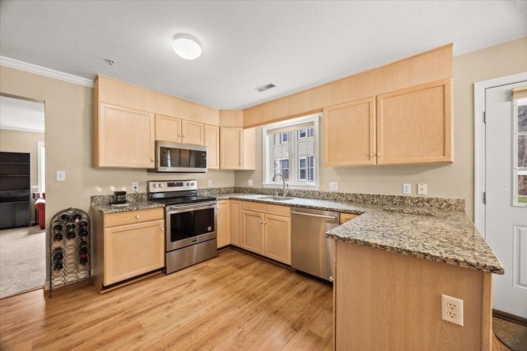 31 Pintail Road, Unit 31 Walpole, MA 02081 - Photo 5 of 35