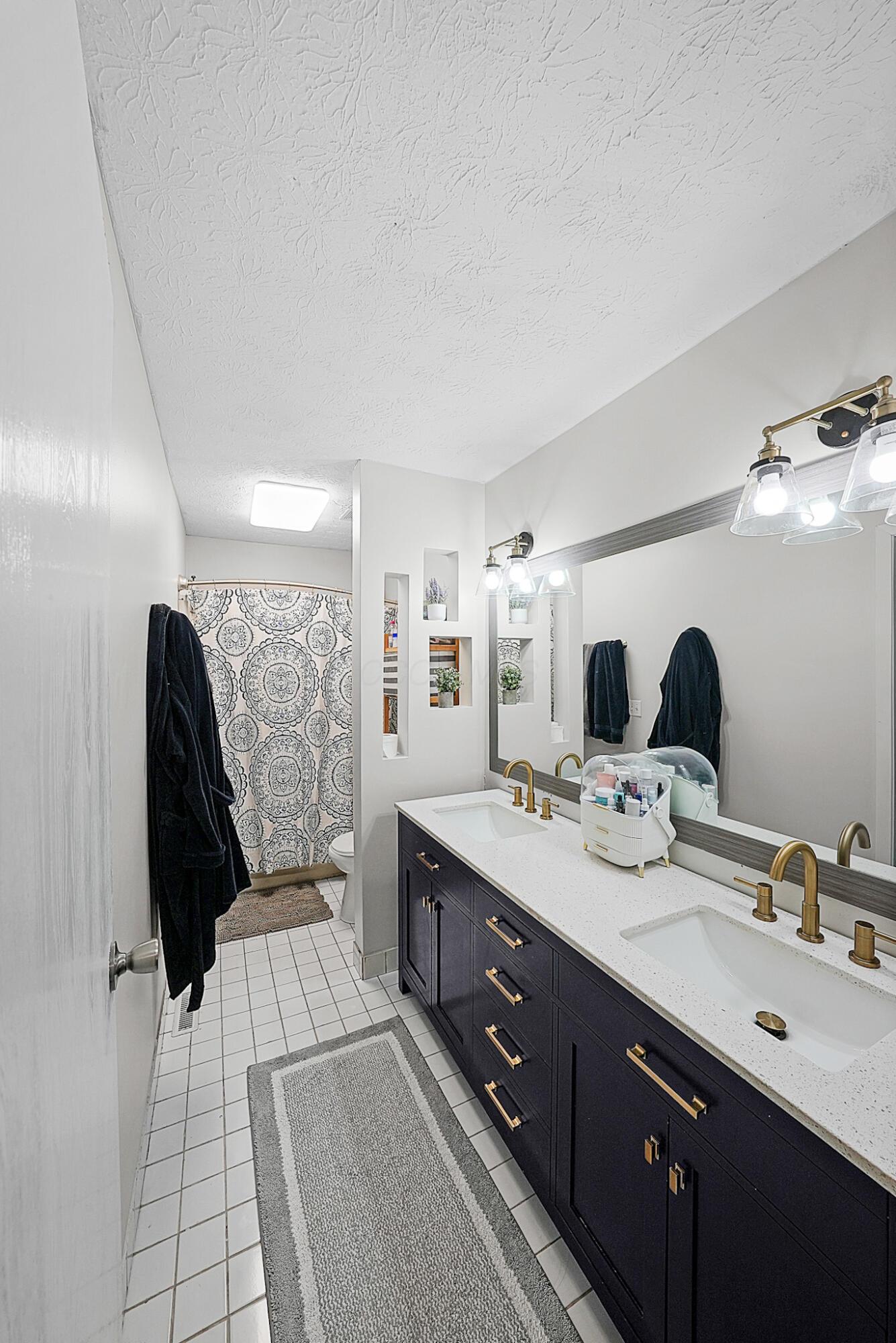 3754 Canon Ridge Place Columbus, OH 43230 - Photo 16 of 30 Master bathroom