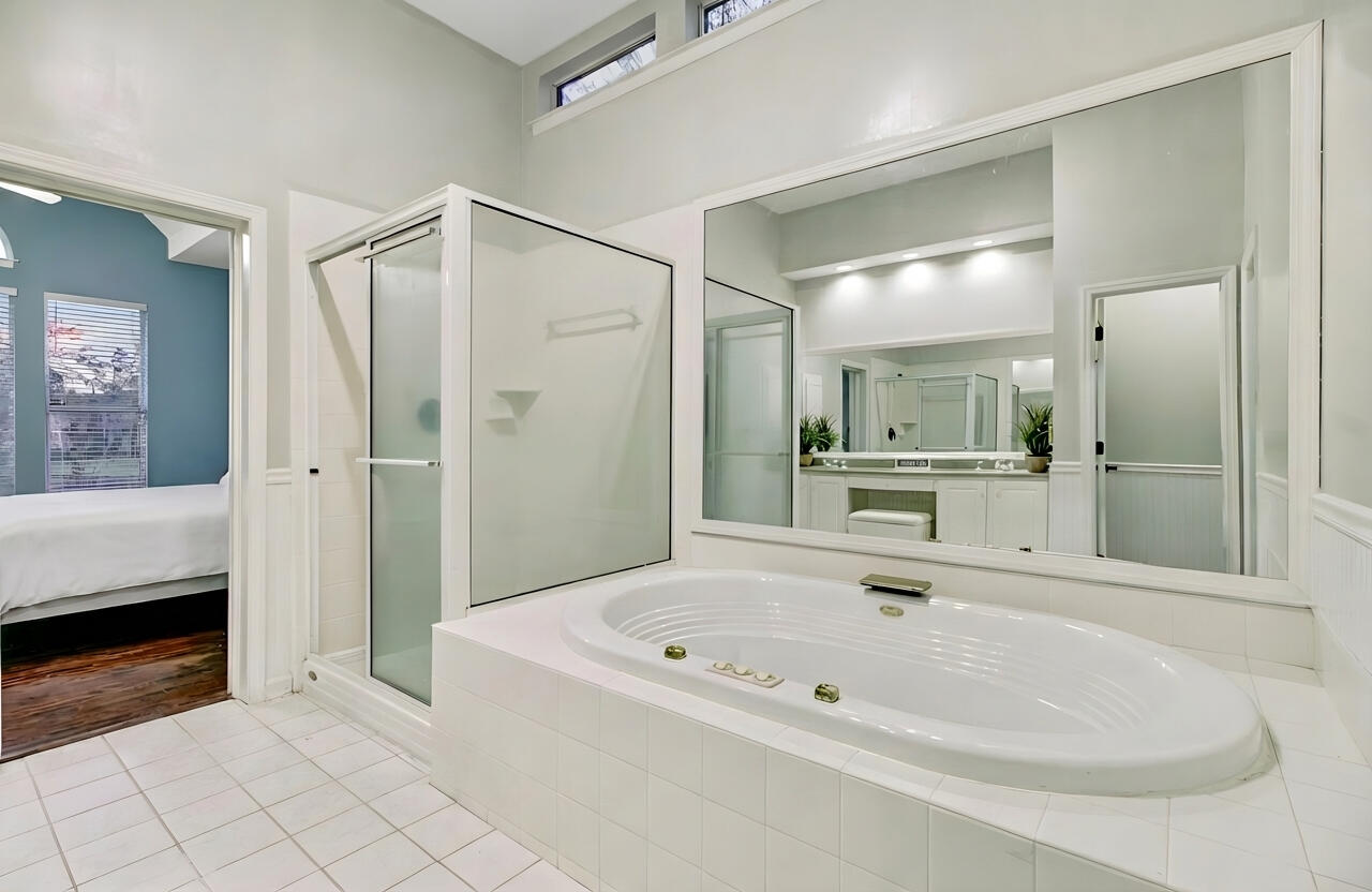 306 Clubview Road Summerville, SC 29485 - Photo 23 of 44 Primary Bathroom - Tub & Shower