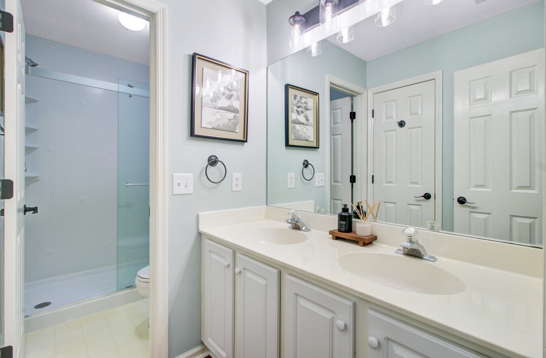 306 Clubview Road Summerville, SC 29485 - Photo 30 of 44 Jack-and-Jill Bathroom