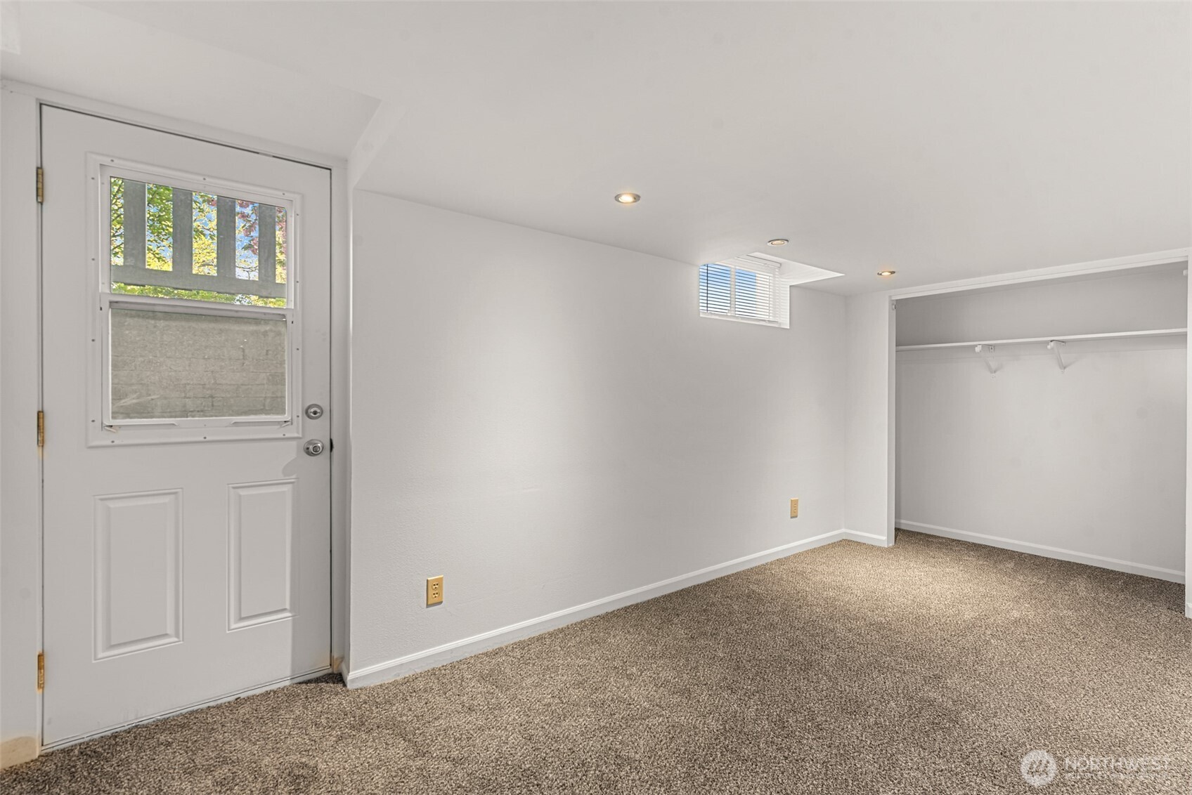 1133 Washington Street Wenatchee, WA 98801 - Photo 32 of 40 an empty room with windows and closet
