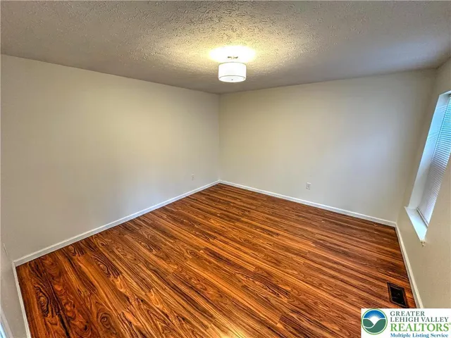 a view of empty room with window