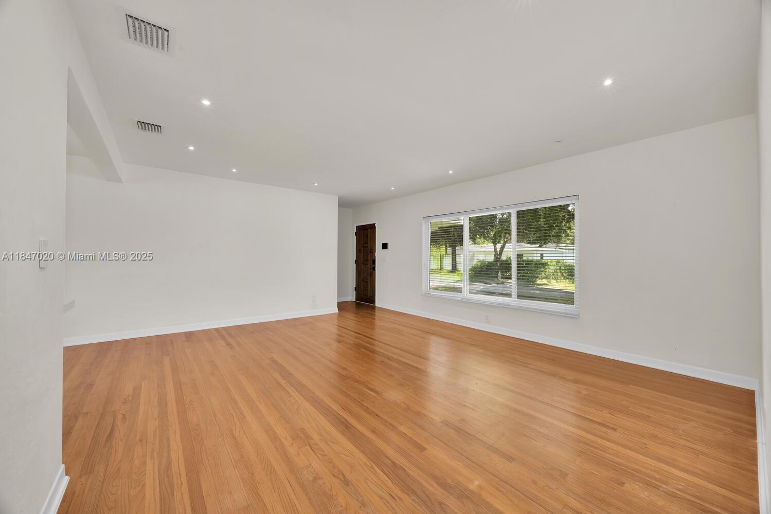 5770 Southwest 39th Street Miami, FL 33155 - Photo 12 of 27 Gallery Image 12