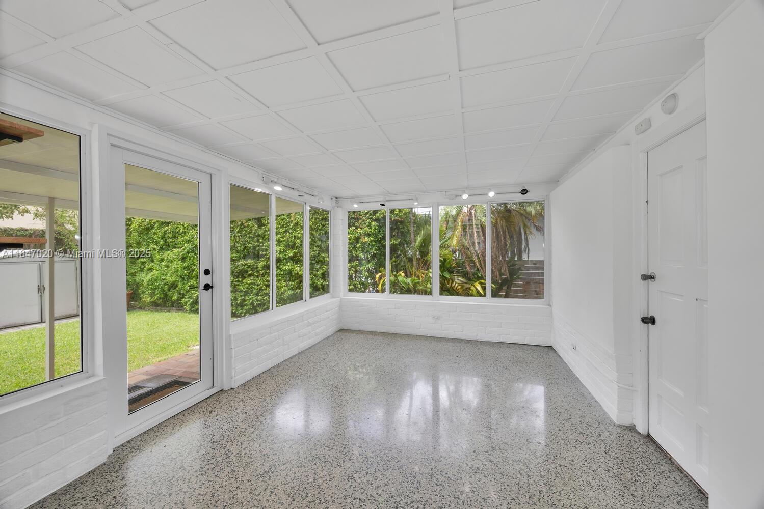 5770 Southwest 39th Street Miami, FL 33155 - Photo 5 of 27 Gallery Image 5