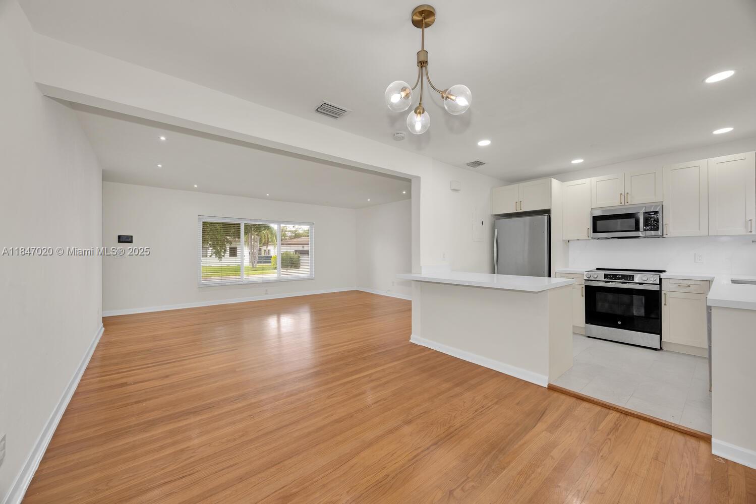 5770 Southwest 39th Street Miami, FL 33155 - Photo 8 of 27 Gallery Image 8