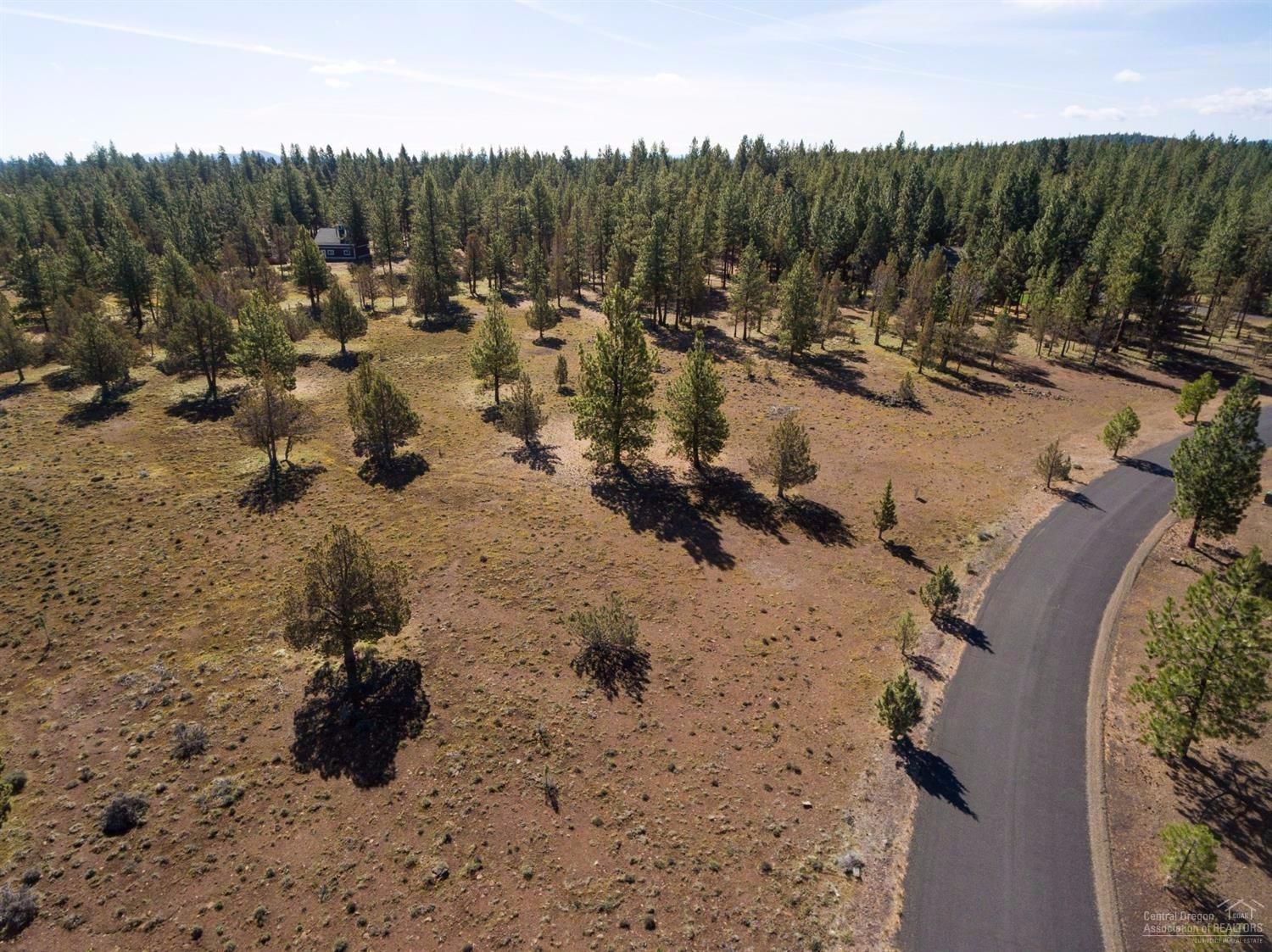 16199 Foothill Loop Sisters, OR 97759 - Photo 8 of 17 Overview of lot toward the SE.