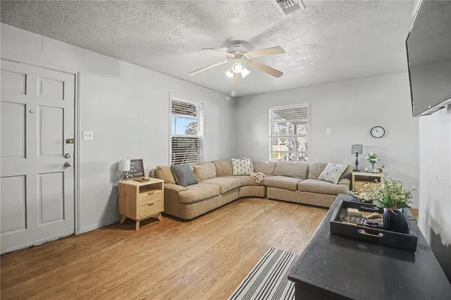 $420,000 | 2905 South College Avenue, Bryan, TX 77801