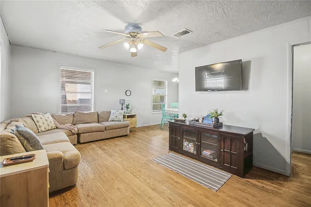 $420,000 | 2905 South College Avenue, Bryan, TX 77801