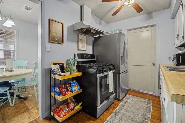 $420,000 | 2905 South College Avenue, Bryan, TX 77801