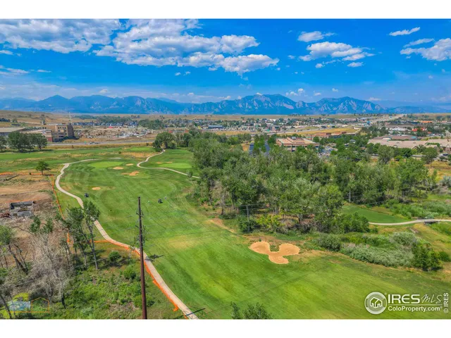 a black and white photo of a ocean