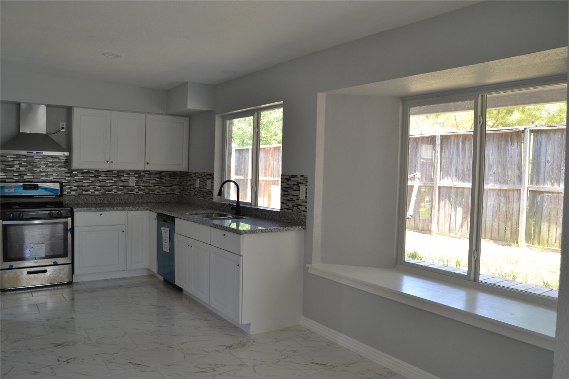2242 Gray Hawk Lane Katy, TX 77449 - Photo 14 of 32 Beautiful kitchen
