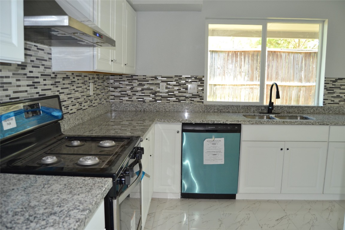 2242 Gray Hawk Lane Katy, TX 77449 - Photo 15 of 32 Close up kitchen
