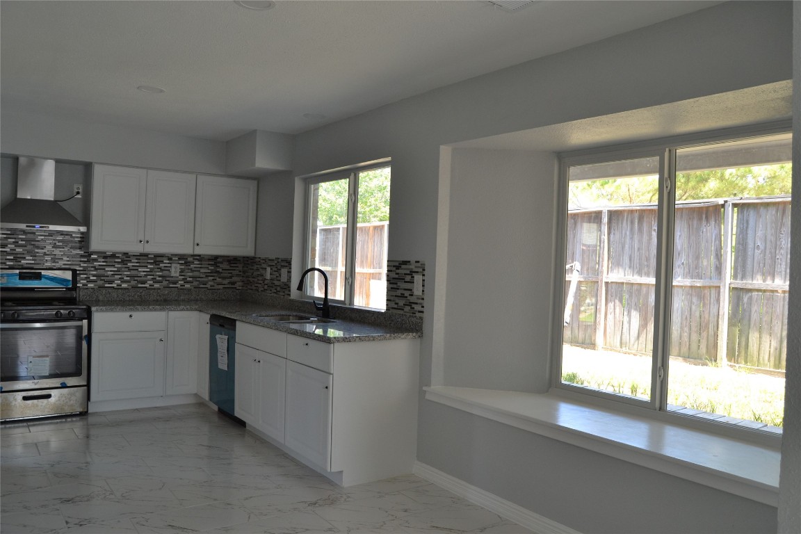 2242 Gray Hawk Lane Katy, TX 77449 - Photo 16 of 32 Updated kitchen