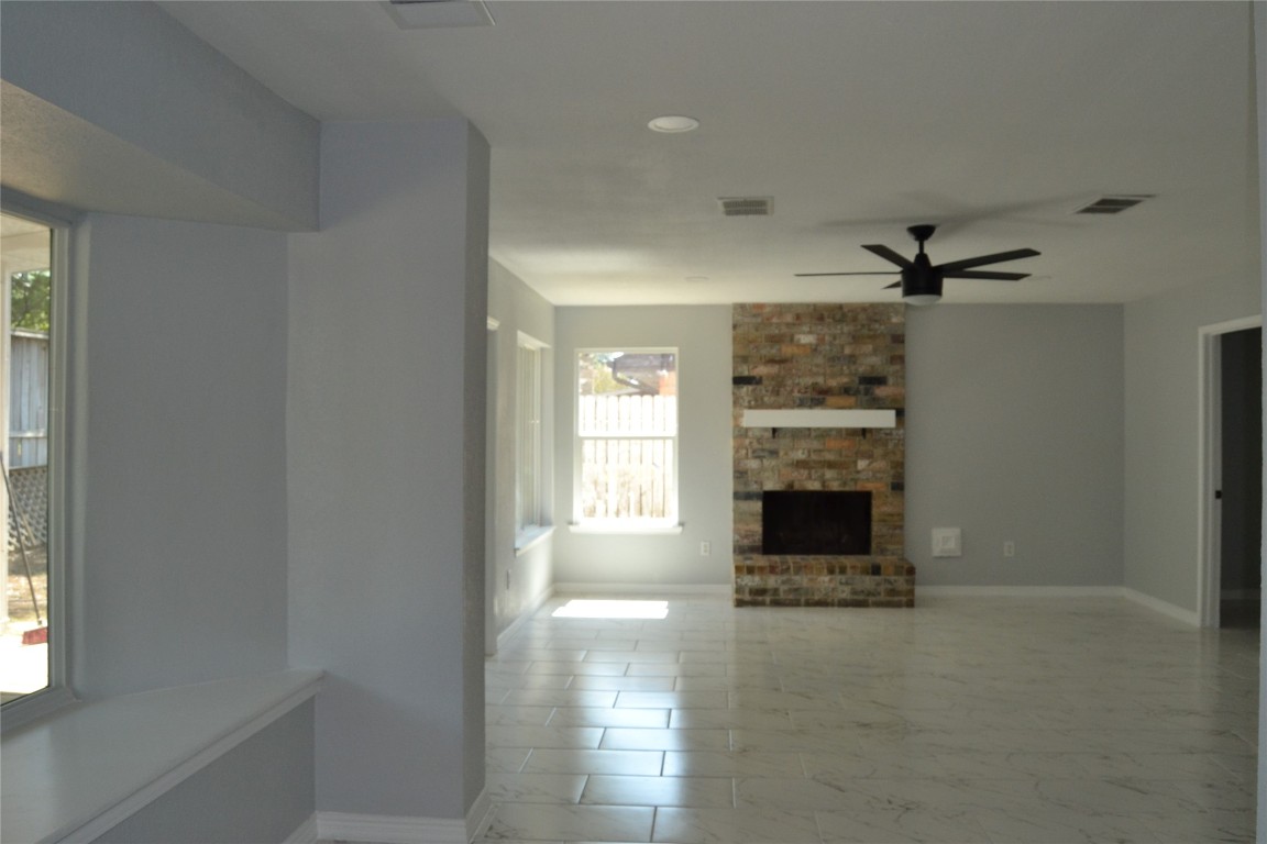 2242 Gray Hawk Lane Katy, TX 77449 - Photo 17 of 32 Gret view of the family room