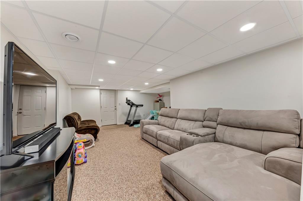 212 Barbara Drive McKees Rocks, PA 15136 - Photo 14 of 18 Gallery Image 14