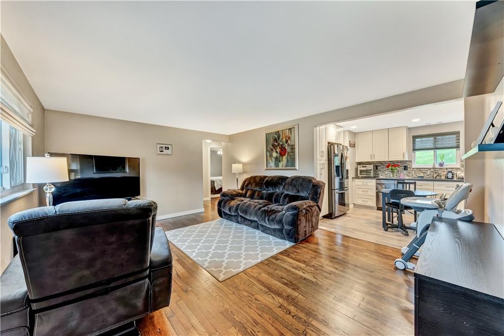 212 Barbara Drive McKees Rocks, PA 15136 - Photo 3 of 18 Gallery Image 3
