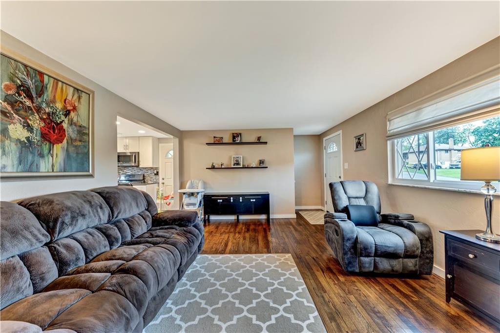 212 Barbara Drive McKees Rocks, PA 15136 - Photo 4 of 18 Gallery Image 4