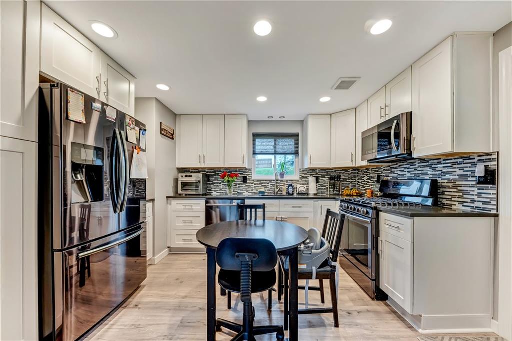 212 Barbara Drive McKees Rocks, PA 15136 - Photo 6 of 18 Gallery Image 6