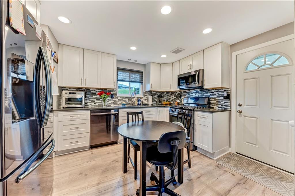 212 Barbara Drive McKees Rocks, PA 15136 - Photo 8 of 18 Gallery Image 8