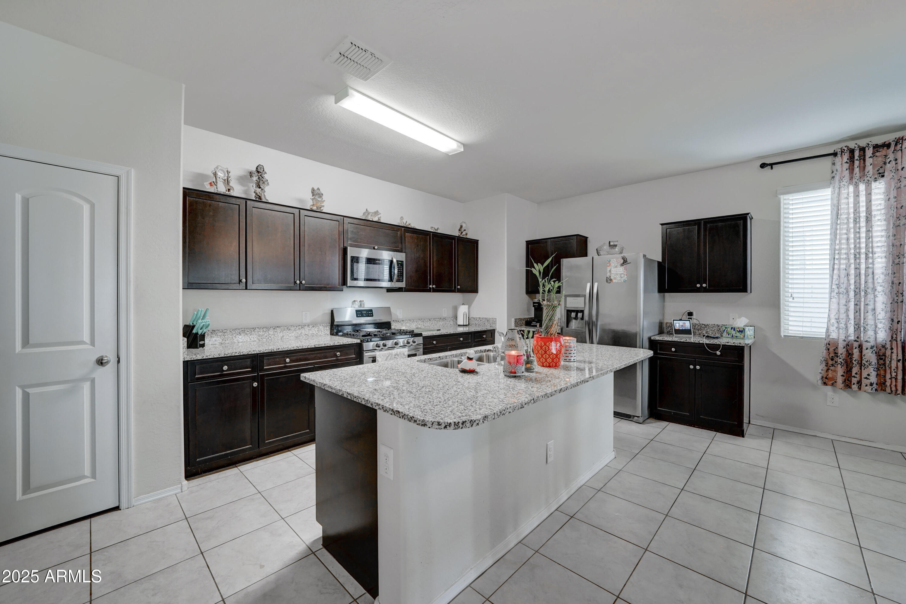 30263 West Pinchot Avenue Buckeye, AZ 85396 - Photo 4 of 25 30263 W Pinchot Ave-4